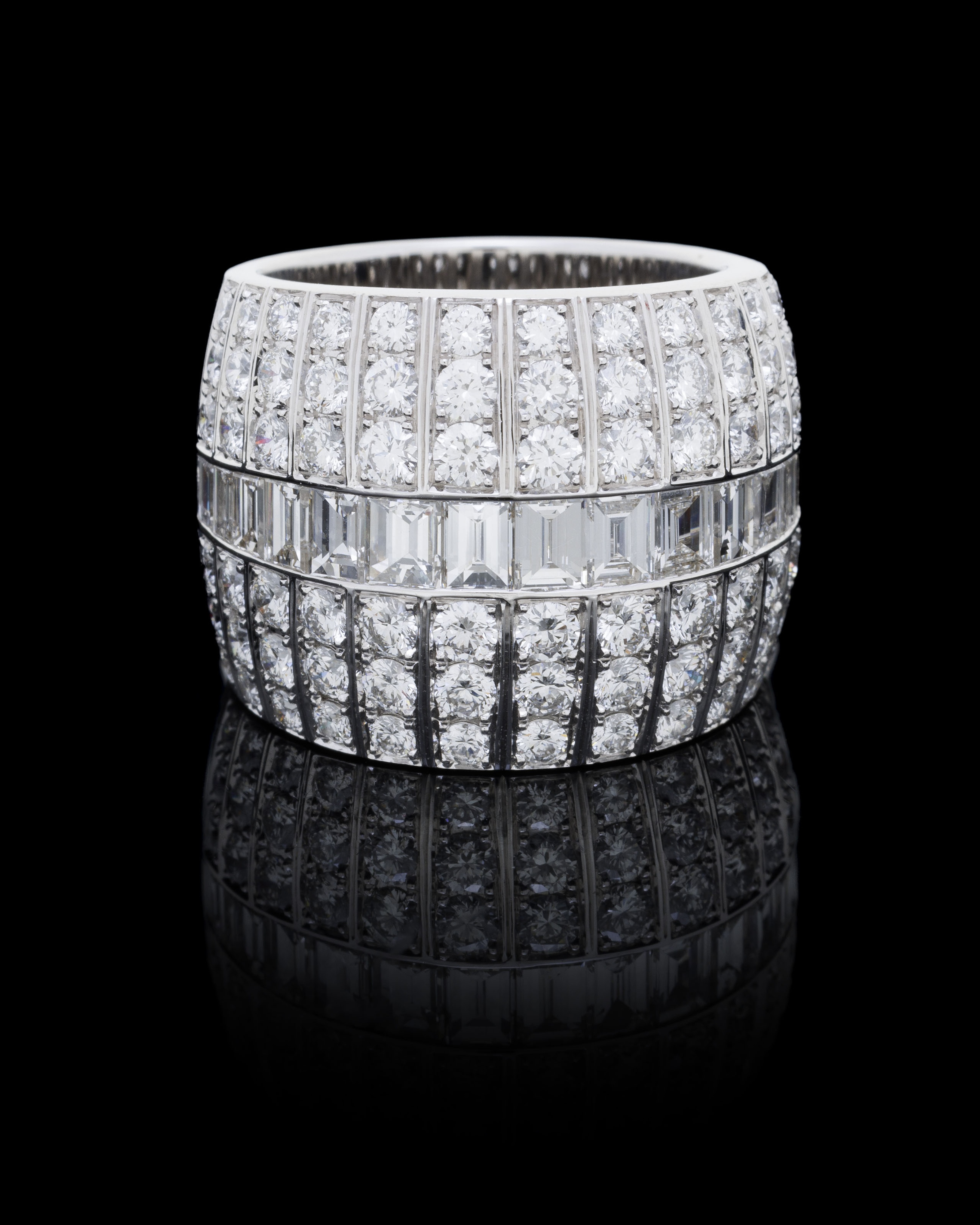 Messika, bague or gris 750 sertie d'une ligne de