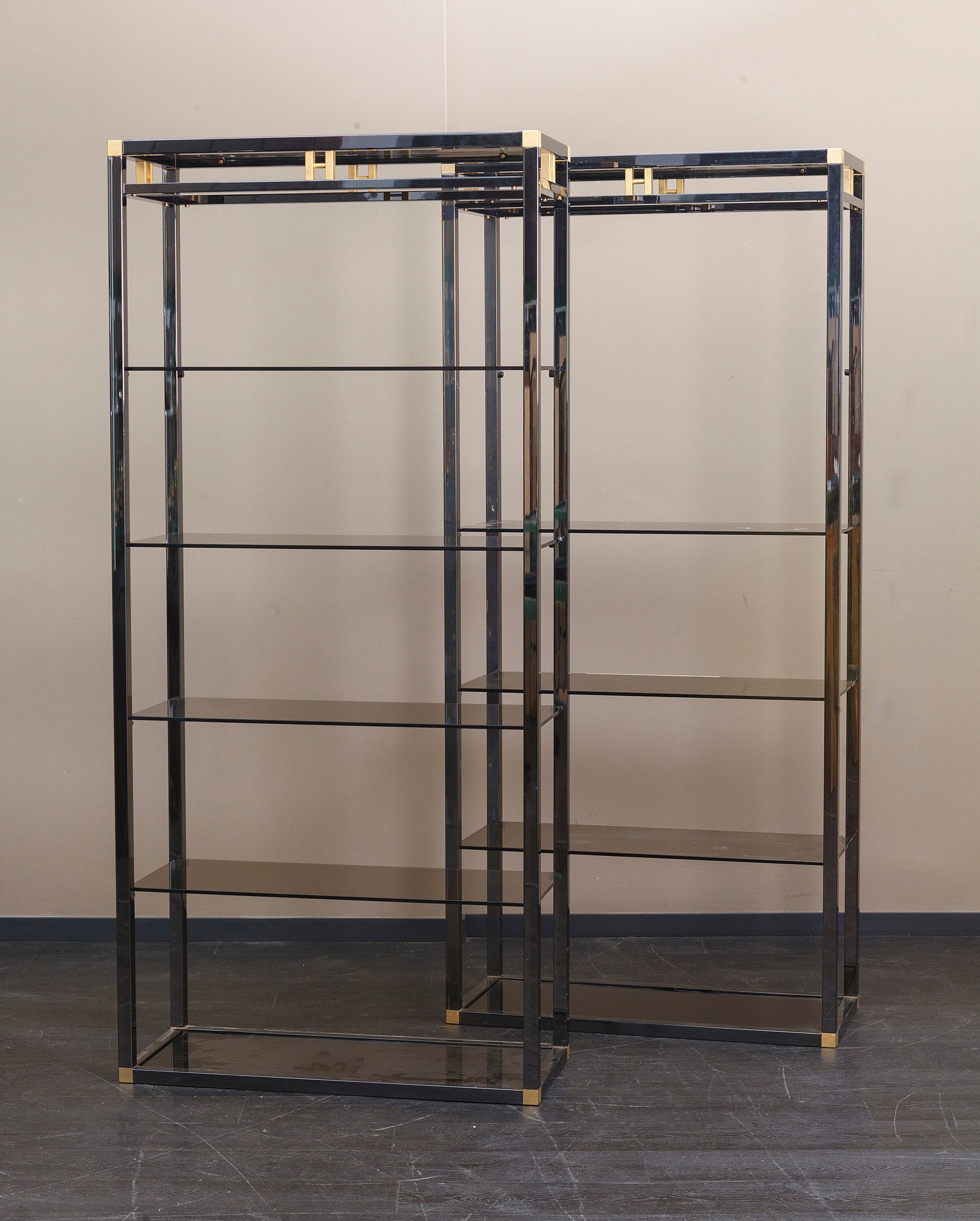 Paire de vitrines rectangulaires modernistes en… | Piguet